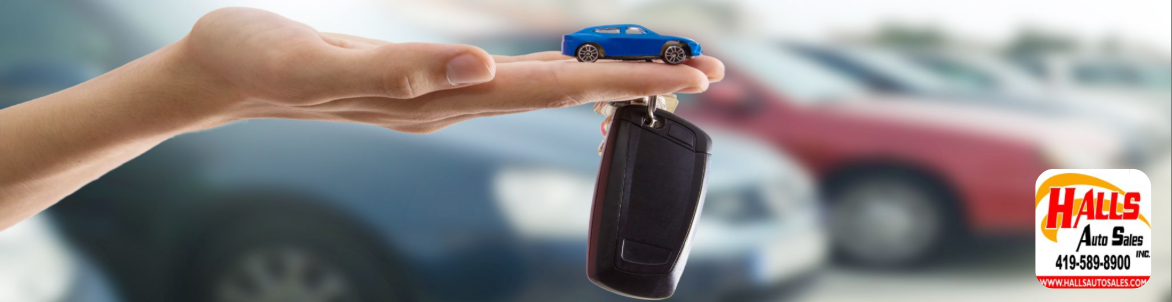 A Hall’s Auto Sales team member helping a local Richland County customer explore affordable vehicle financing options.